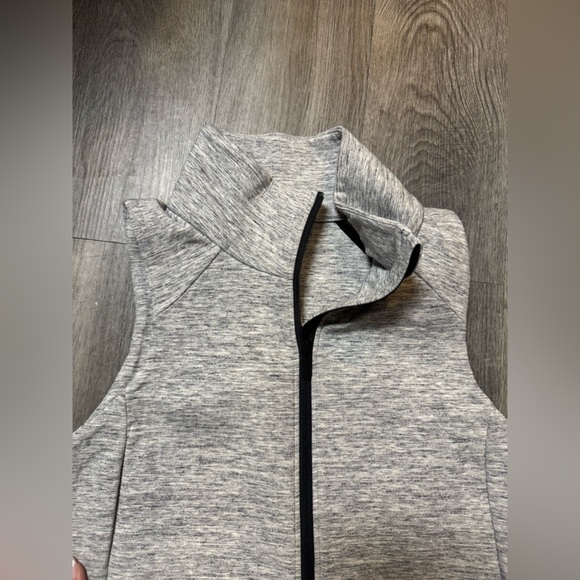 Lululemon Going Places Heathered Gray Vest 6 - Picture 8 of 12